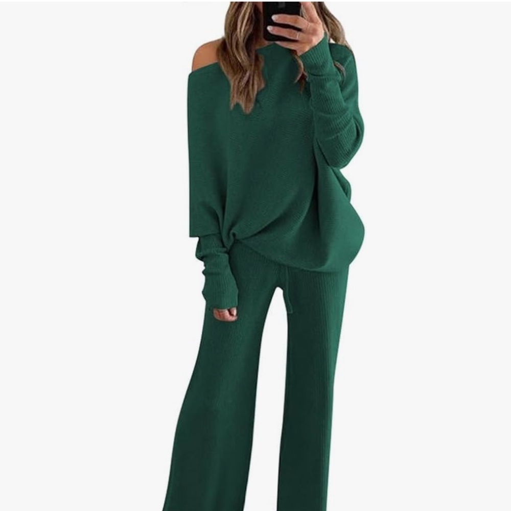 Green, off the shoulder, two piece set! Very comfortable material.. wide leg